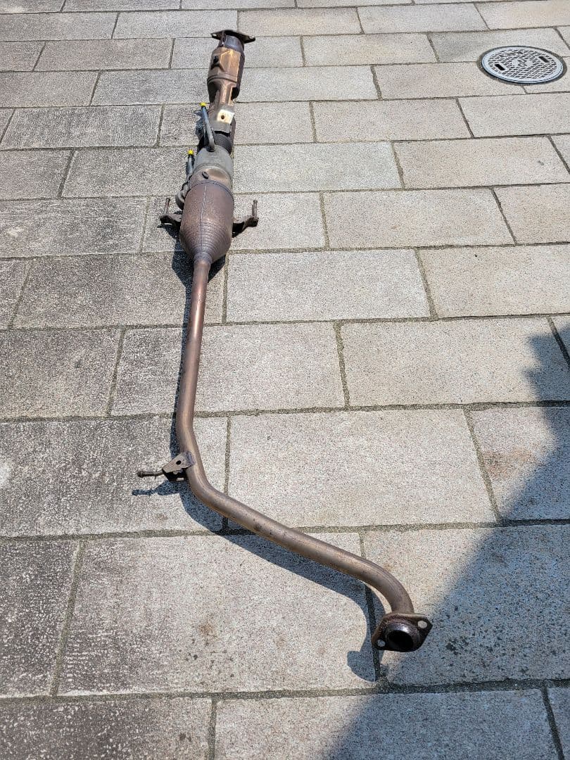 プリウス30　中間パイプ　触媒