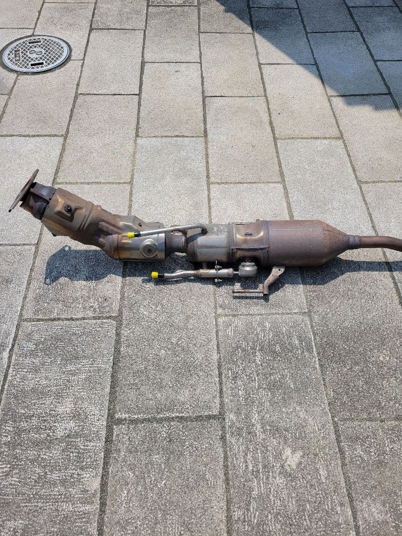 プリウス30　中間パイプ　触媒