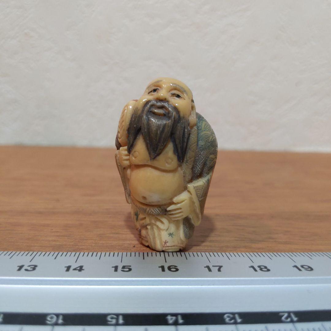 時代提物 縁起物彩色根付 天然素材 在銘【唐仙人】高さ約4.1cm 重さ約14ｇ