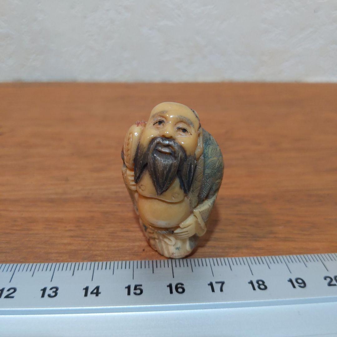 時代提物 縁起物彩色根付 天然素材 在銘【唐仙人】高さ約4.1cm 重さ約14ｇ