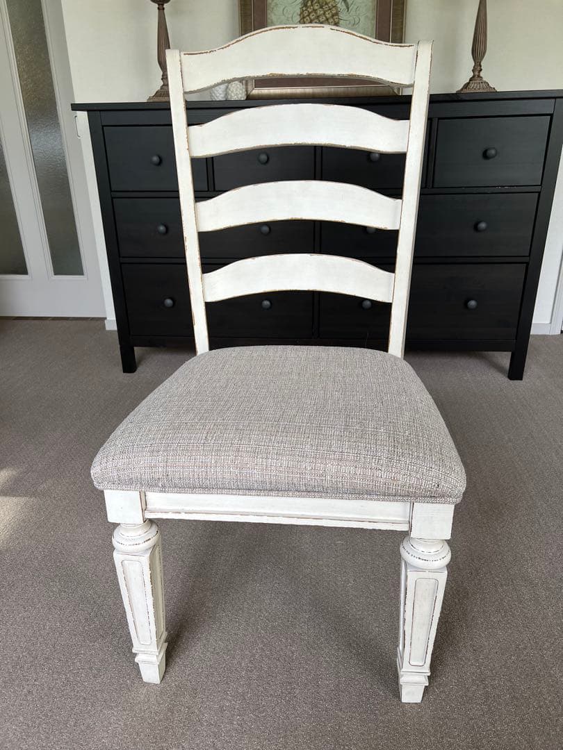 ① ダイニングチェア　アンティーク仕上げ　白　送料込　輸入家具