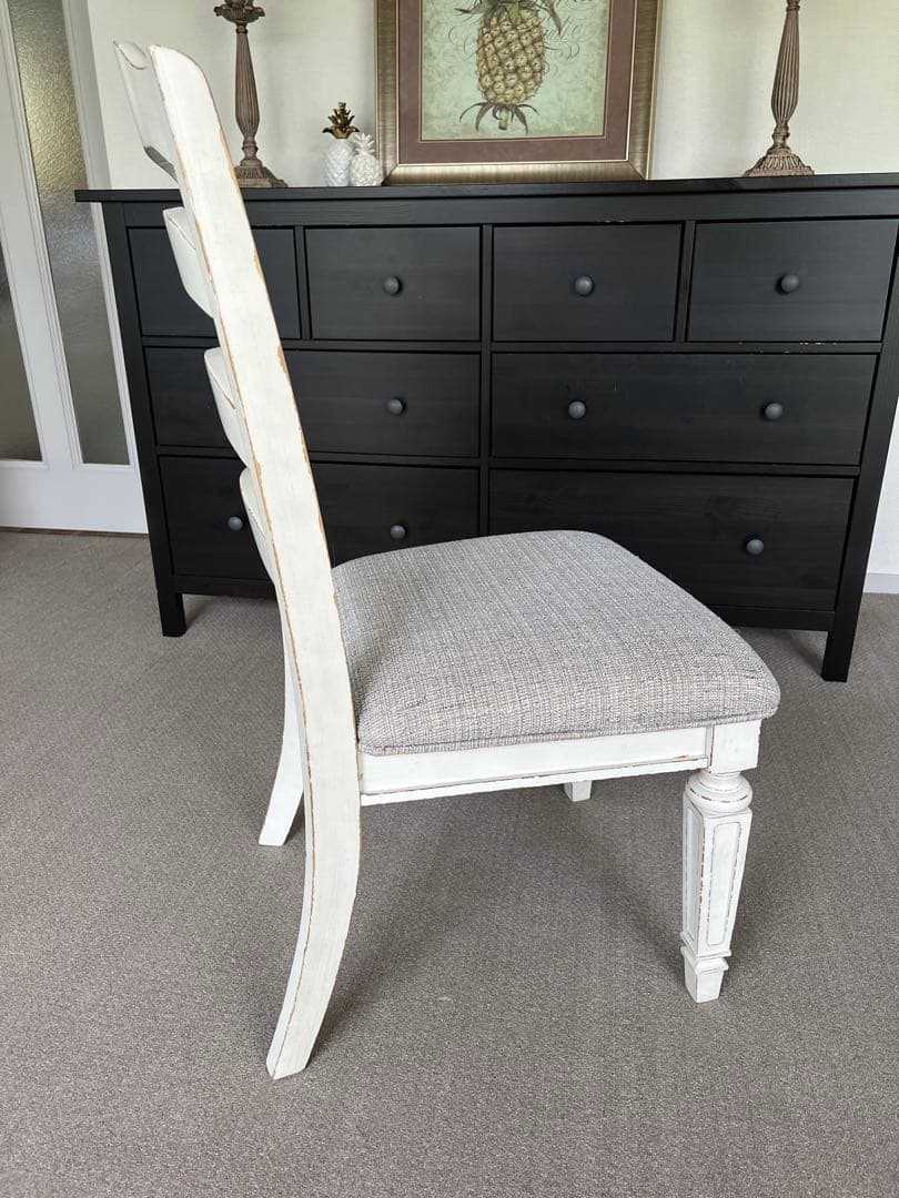 ① ダイニングチェア　アンティーク仕上げ　白　送料込　輸入家具