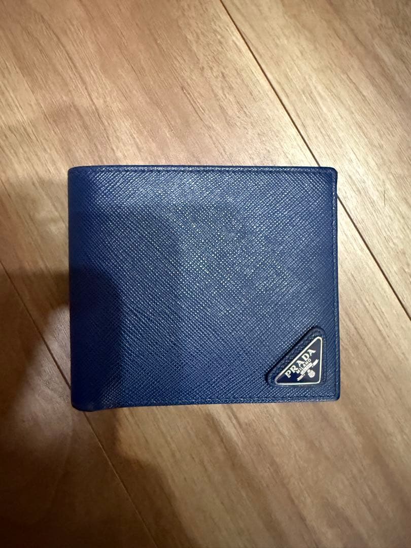 PRADA ネイビー サフィアーノレザー 二つ折り財布