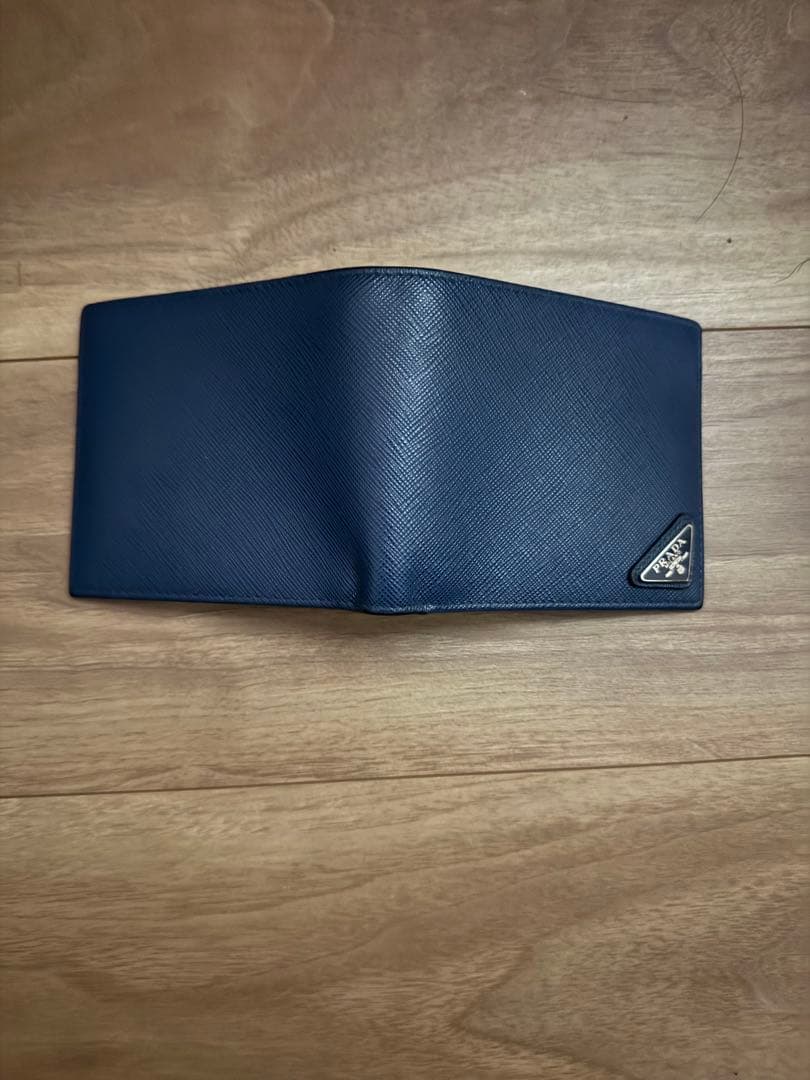 PRADA ネイビー サフィアーノレザー 二つ折り財布