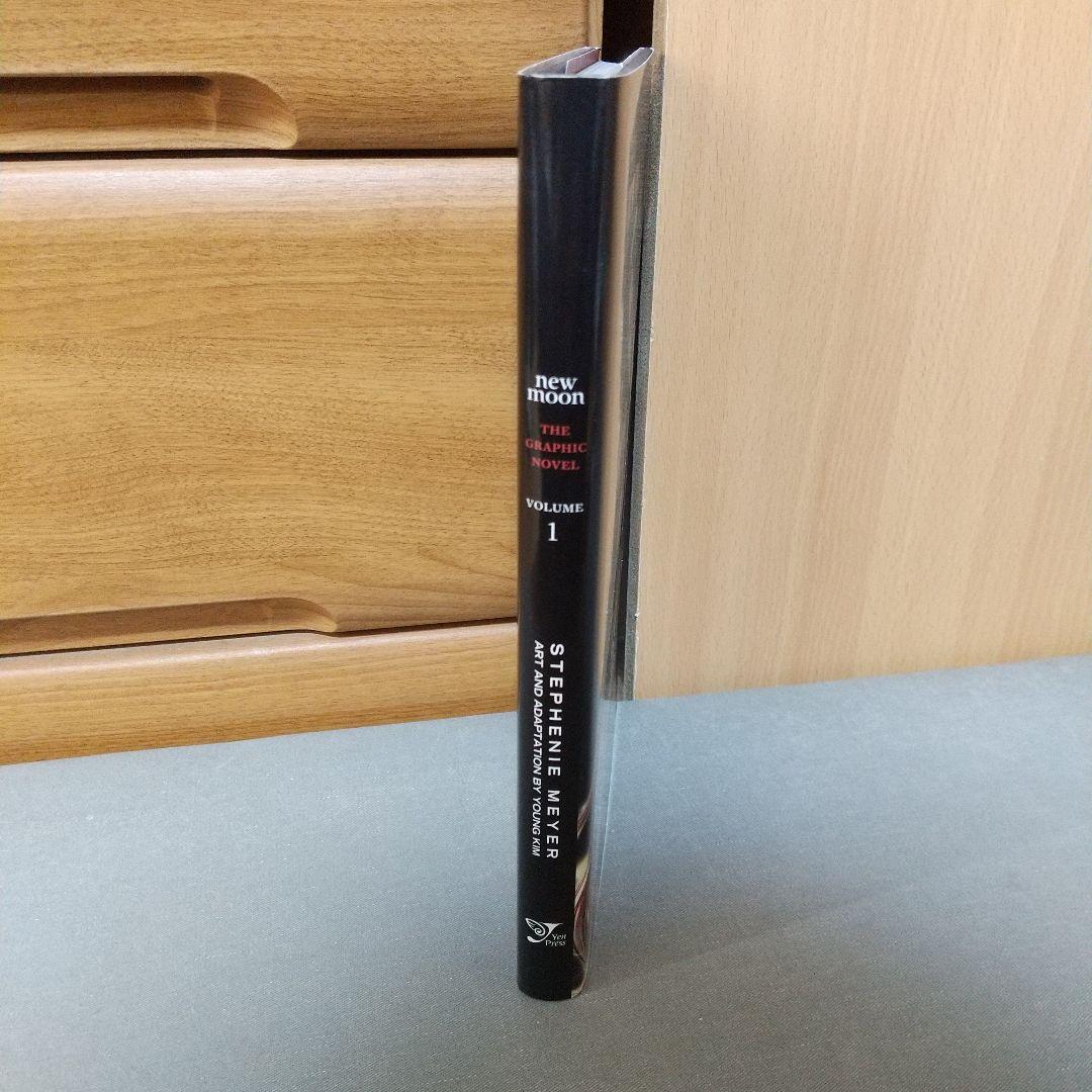 洋書 New Moon: The Graphic Novel, Vol.1 m2