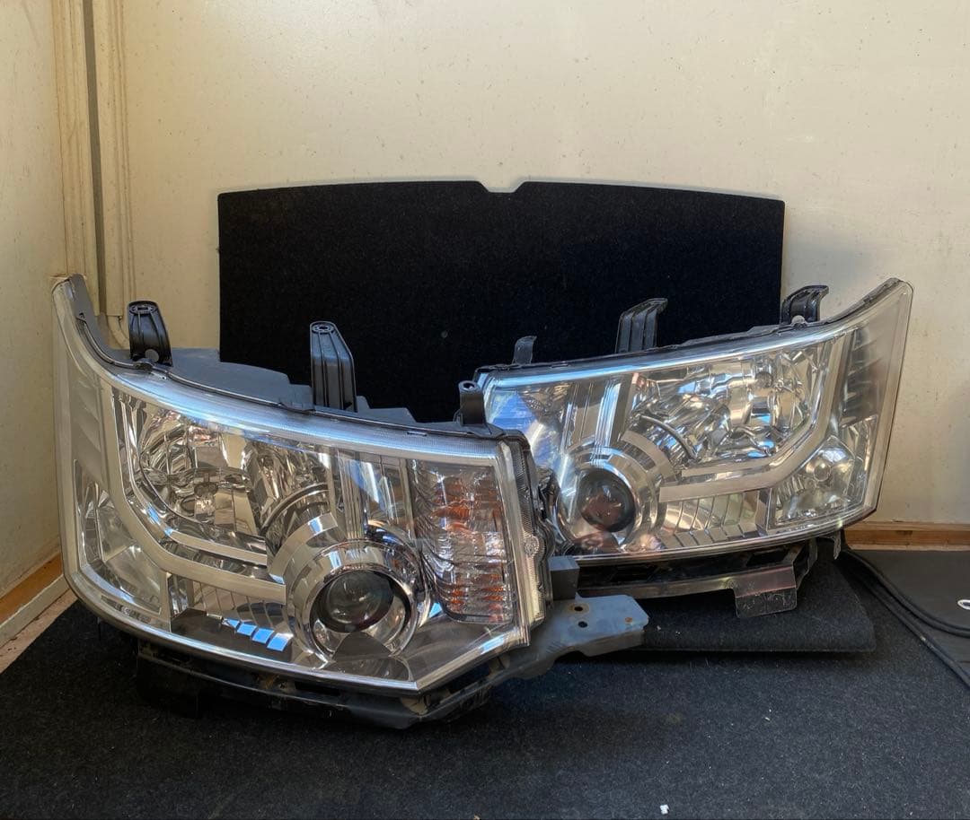 デリカD5 前期 純正HIDヘッドライト 左右セット