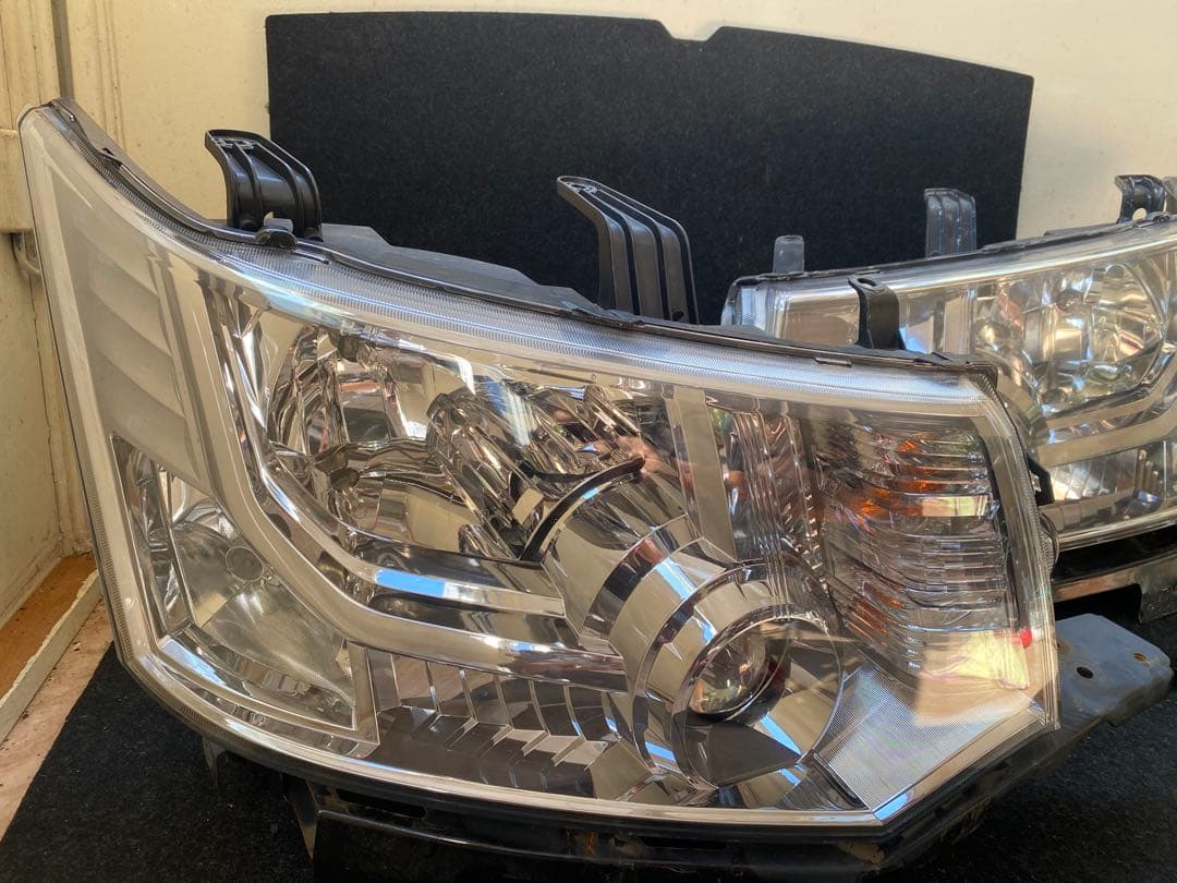 デリカD5 前期 純正HIDヘッドライト 左右セット