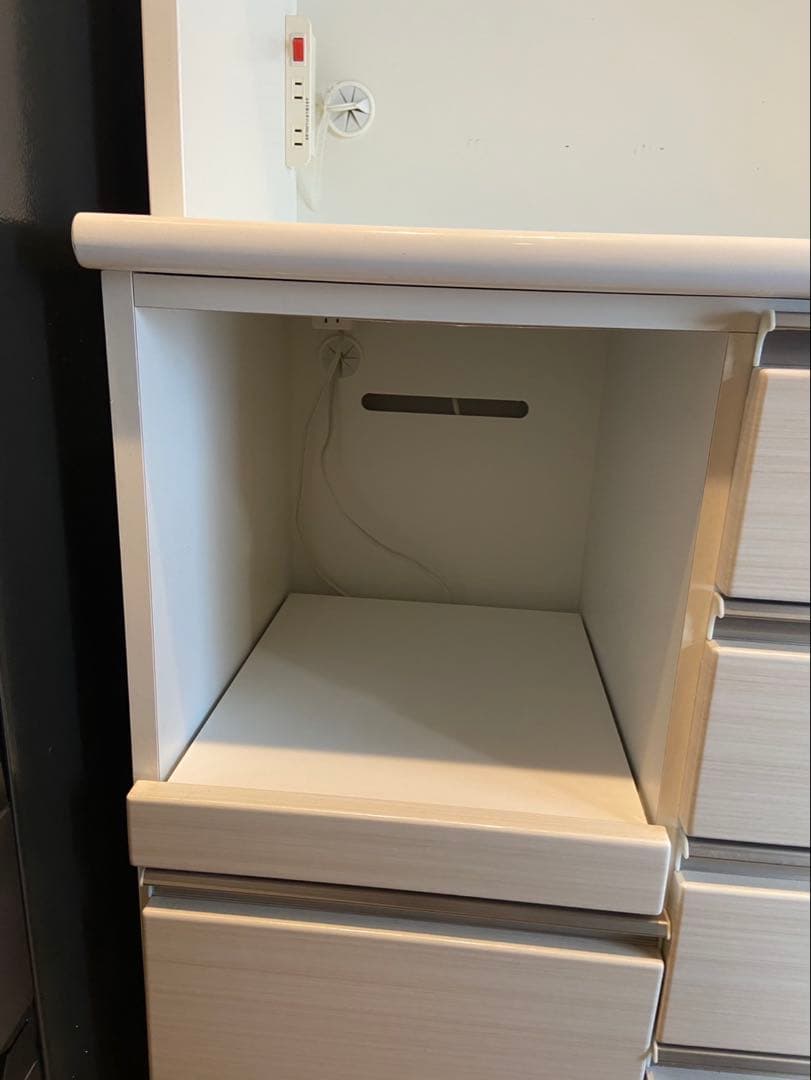 ニトリ　キッチンボード　食器棚　東温市　引き取り限定