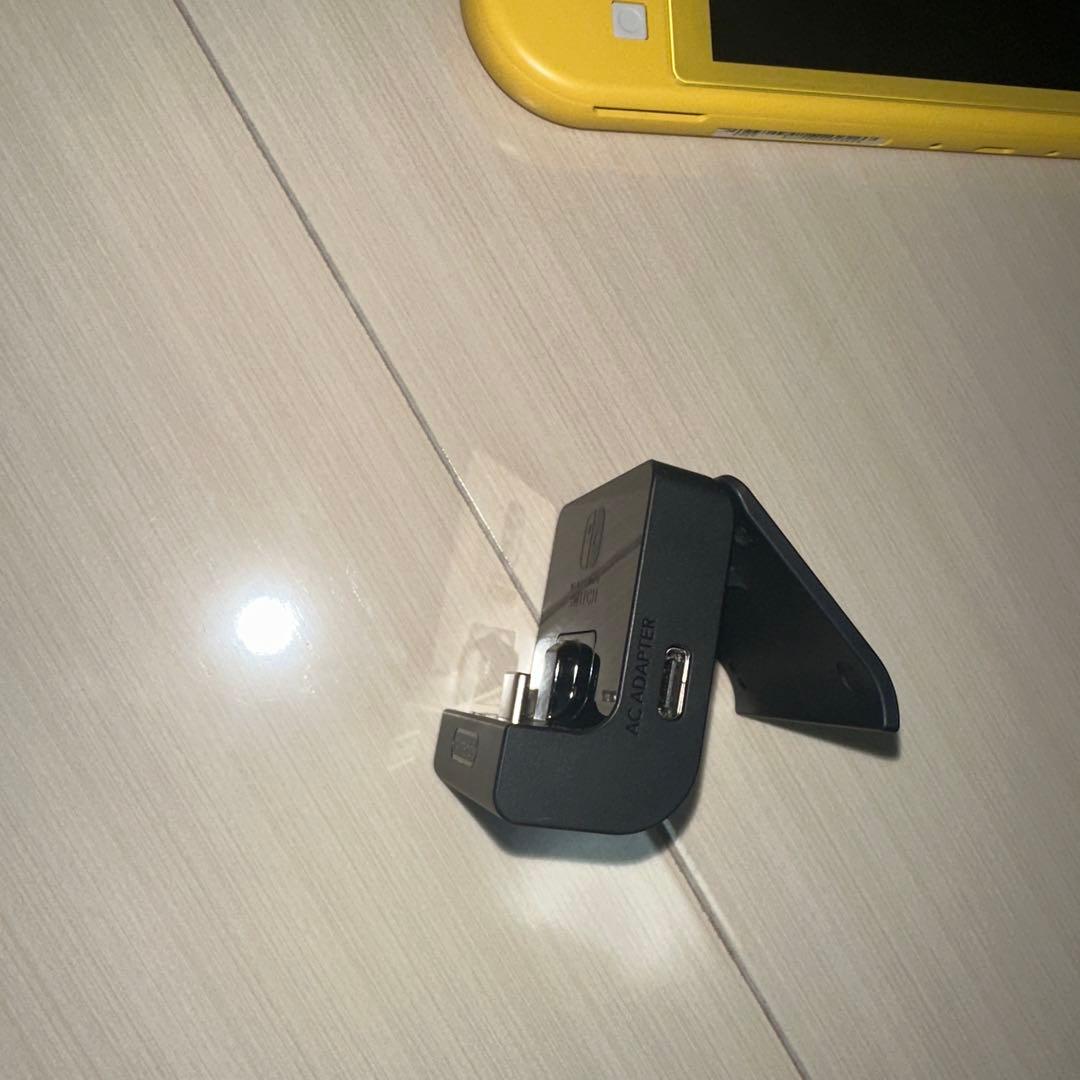 Nintendo Switch Lite イエロー スタンド付き