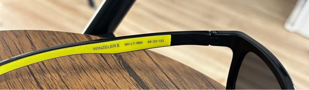 Eyewol クラシックサングラス 黒フレーム 青レンズ