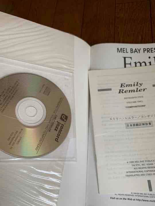 エミリーレムラー　　Emily Remler  CD付き　楽譜　絶版