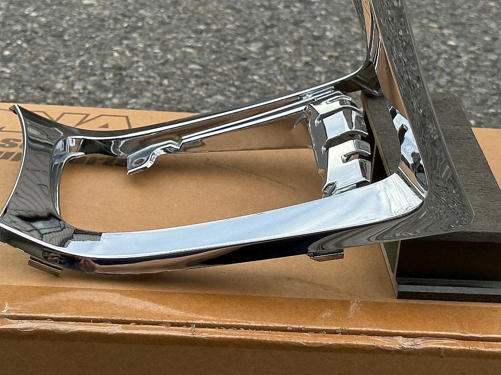 美品 ワイズギア 4D9 マジェスティ メッキインナーパネル SG20J