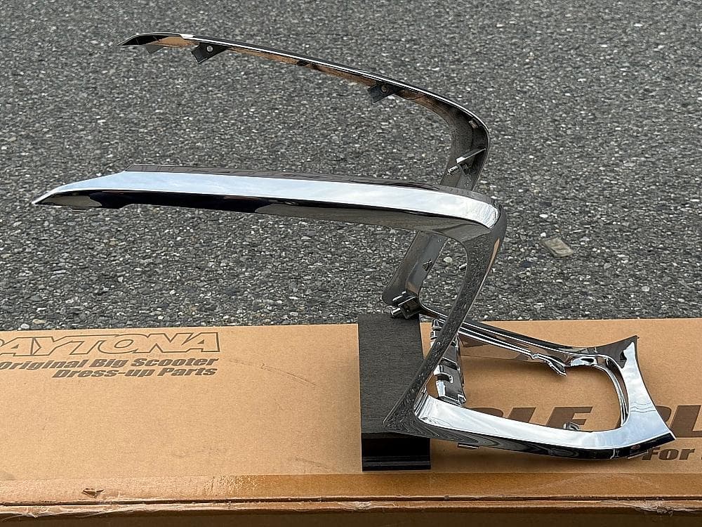 美品 ワイズギア 4D9 マジェスティ メッキインナーパネル SG20J