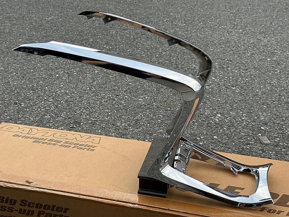 美品 ワイズギア 4D9 マジェスティ メッキインナーパネル SG20J