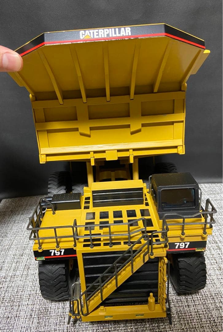 【CAT アメリカン　キャタピラー　797 ダンプトラック　鉱山用】