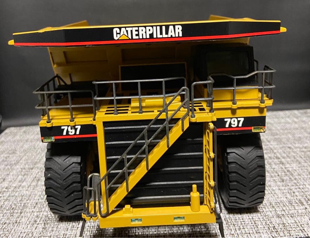 【CAT アメリカン　キャタピラー　797 ダンプトラック　鉱山用】