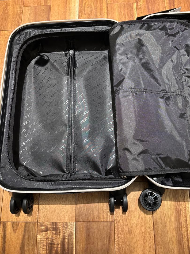 新品　GUESS JESCO COLLECTION キャリーケース　TSAロック