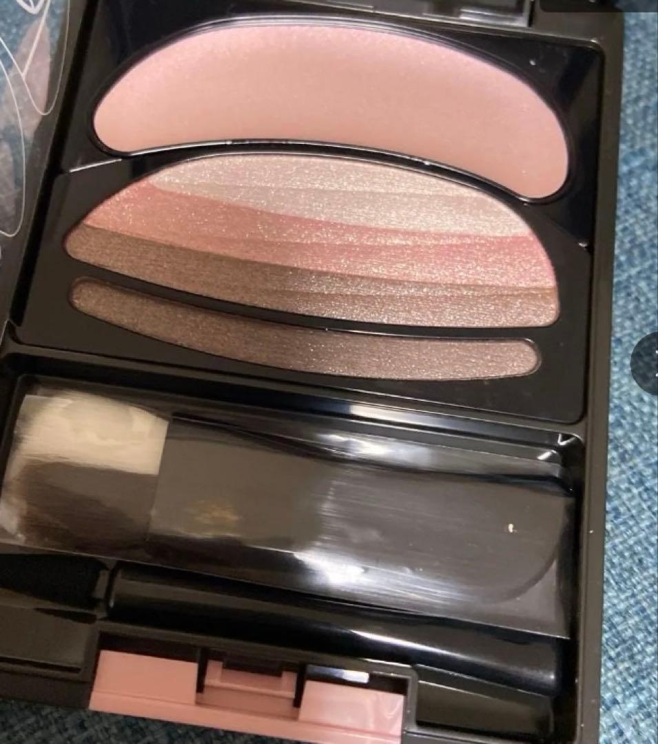 オーブ クチュール　ブラシひと塗りシャドウ　562 ピンク系