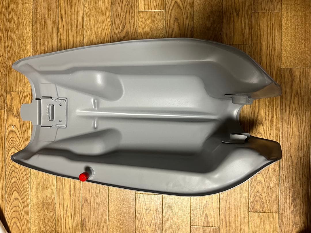 旧CB400F タンクとサイドカバー　サーフェーサー　リペア品