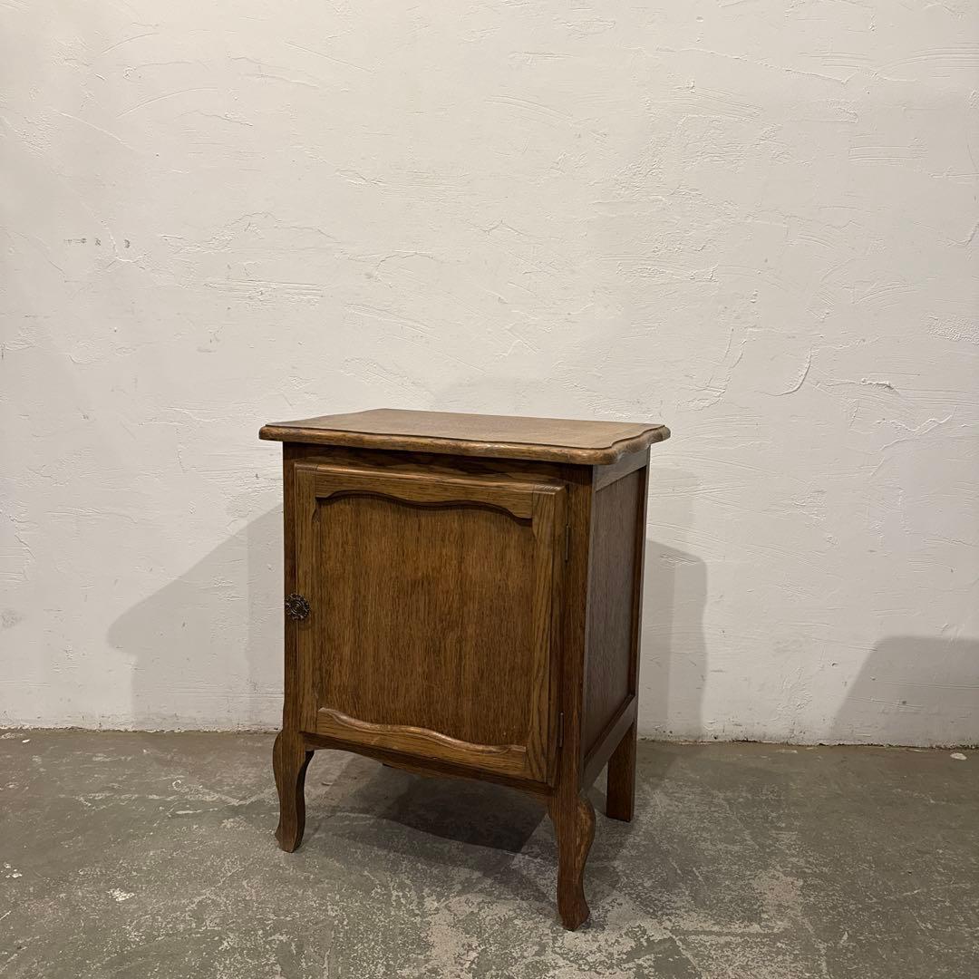 年末年始saleヴィンテージ　木製サイドテーブル　扉収納付き　1