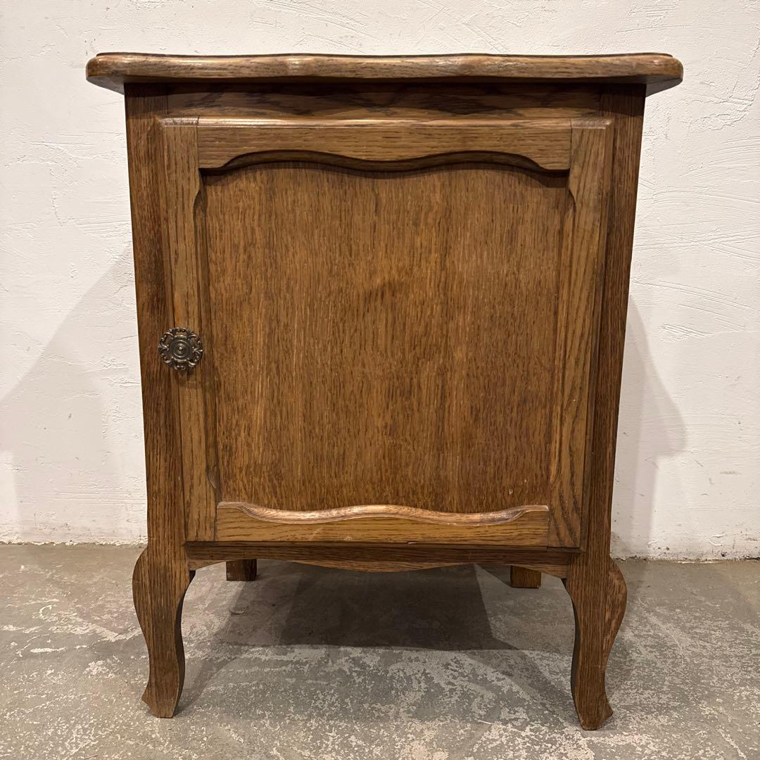 年末年始saleヴィンテージ　木製サイドテーブル　扉収納付き　1