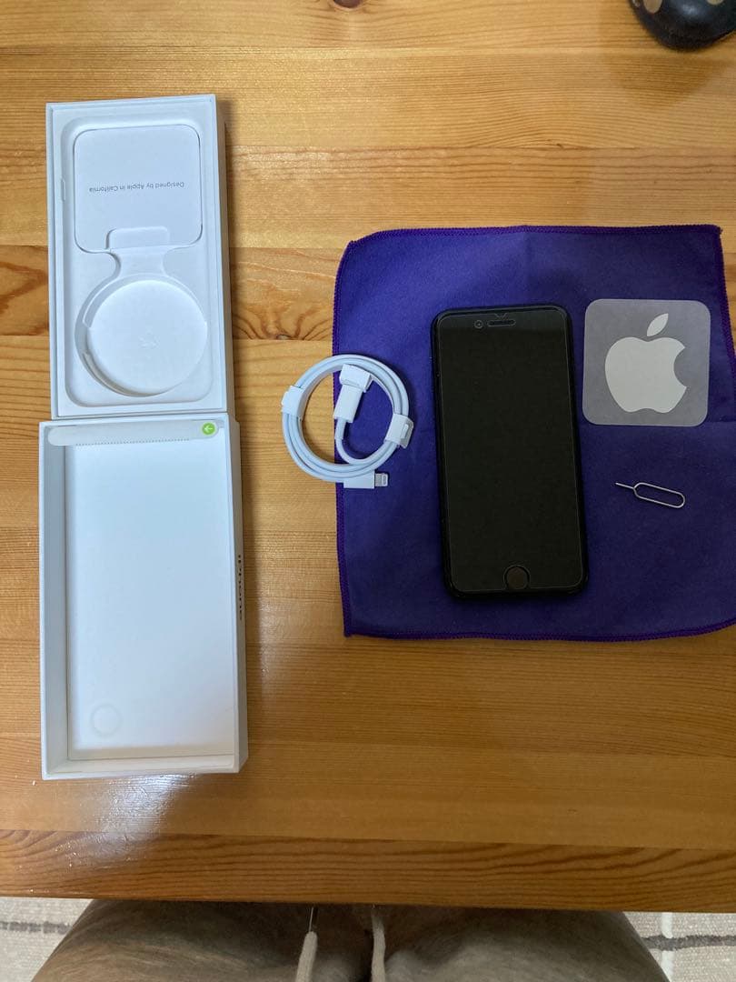 Apple iPhone SE 第二世代　64Gブラック 本体 充電ケーブル付き