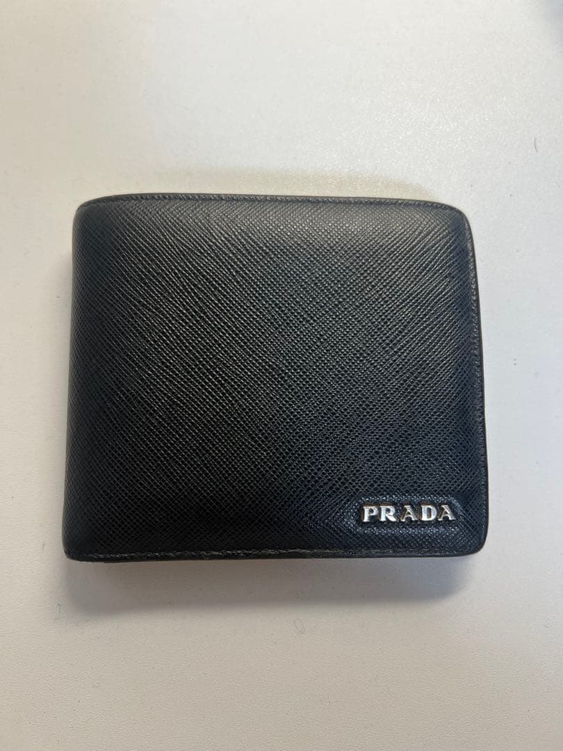 PRADA ブラックレザー 二つ折り財布