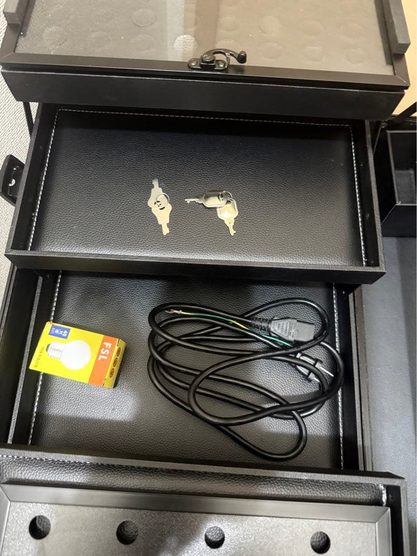 プロ用　持ち運び式　メイクボックス　キャリーケース　ブラック　女優ミラー