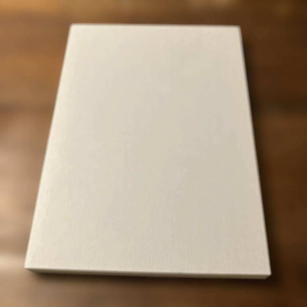 白い帽子の女　innocent grey