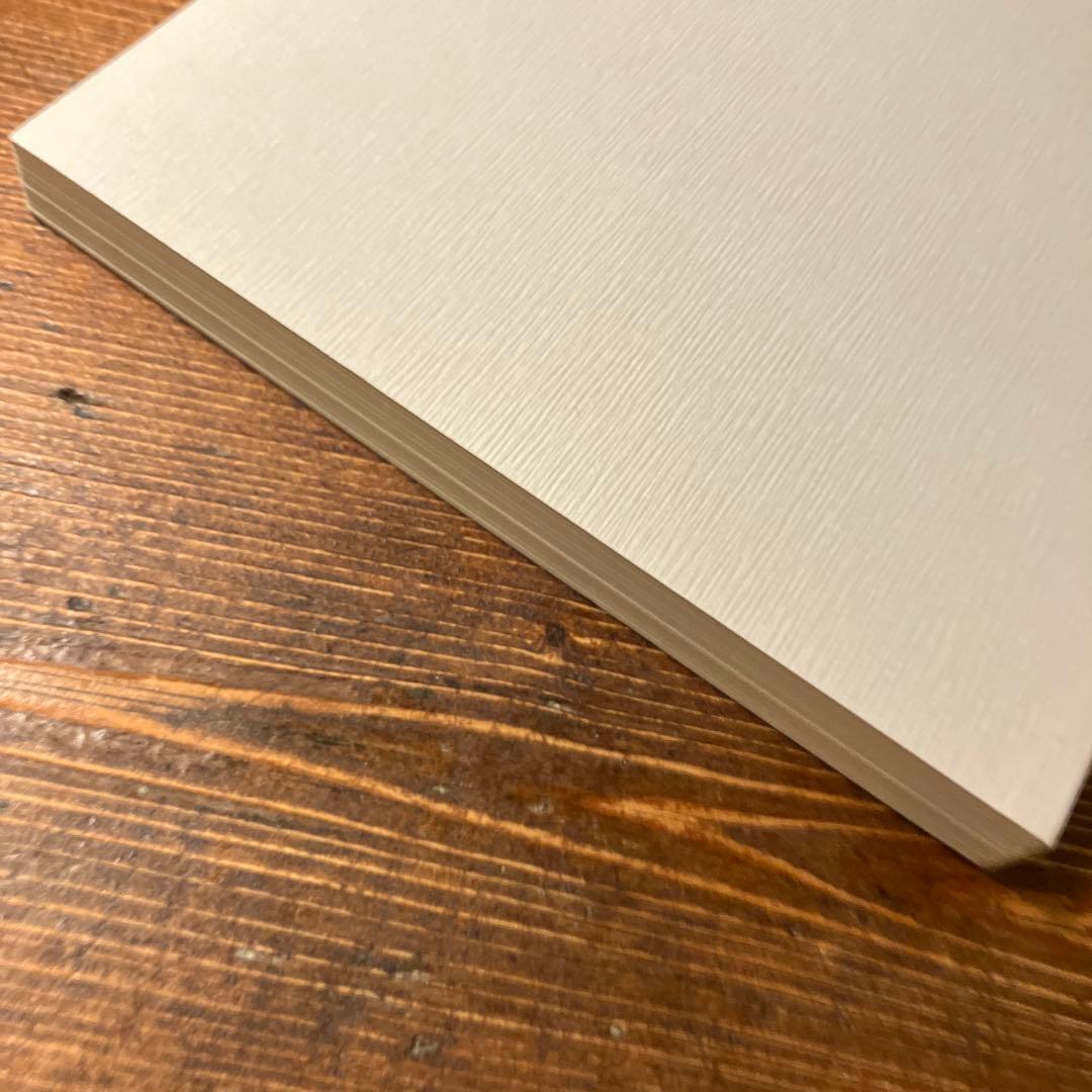 白い帽子の女　innocent grey