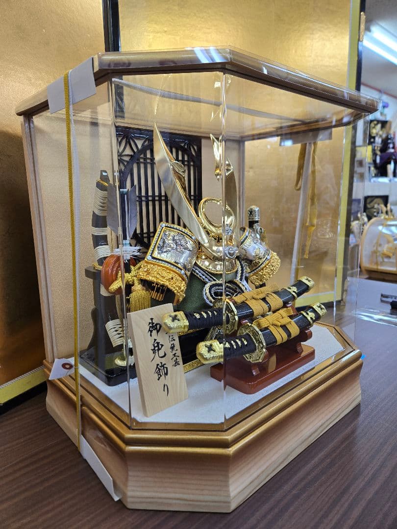 kooltkay【展示品限り】五月人形　兜　鍬形　ケース飾り　K10