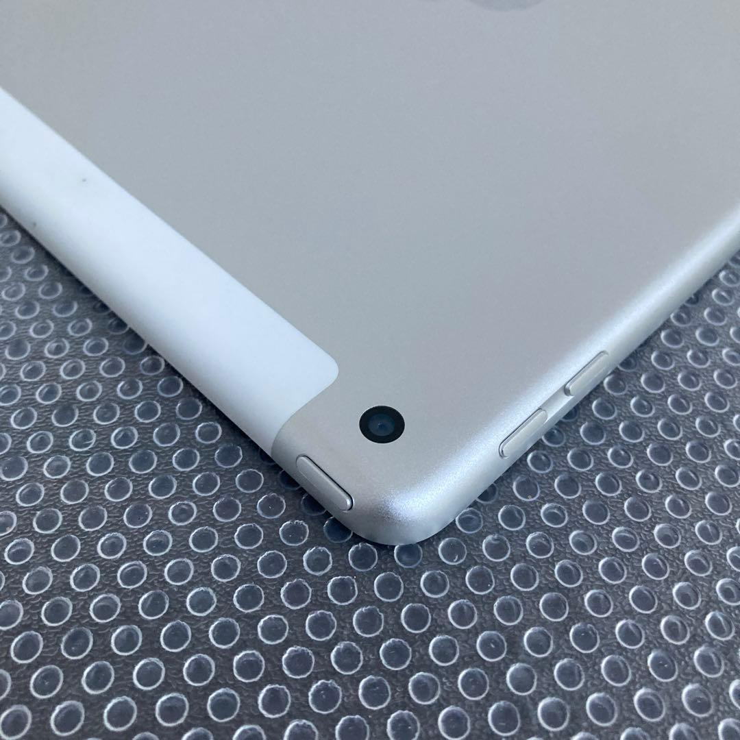 4002 極美品新品級☆電池最良好☆iPad5第5世代32GB SIMフリー☆