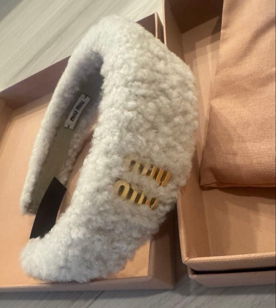 新品　MIU MIU ミュウミュウ カチューシャ 白