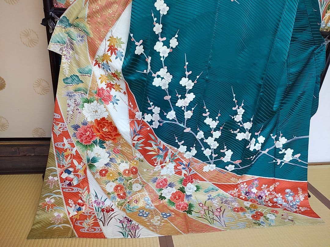 PK-18/25　振袖　鉄色地　季節の花々　鴛　地紋　金糸刺繍　金彩　豪華