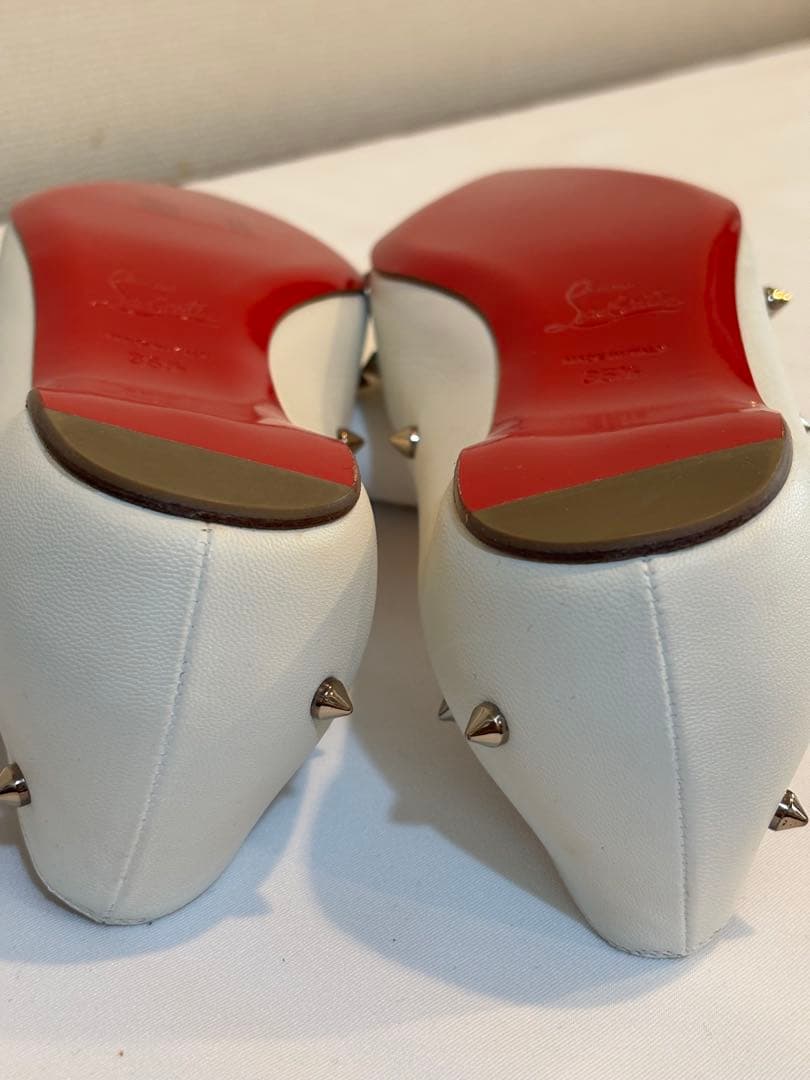 未使用　Christian Louboutin スタッズ フラットシューズ