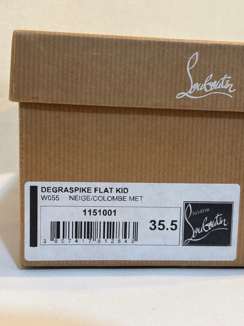 未使用　Christian Louboutin スタッズ フラットシューズ
