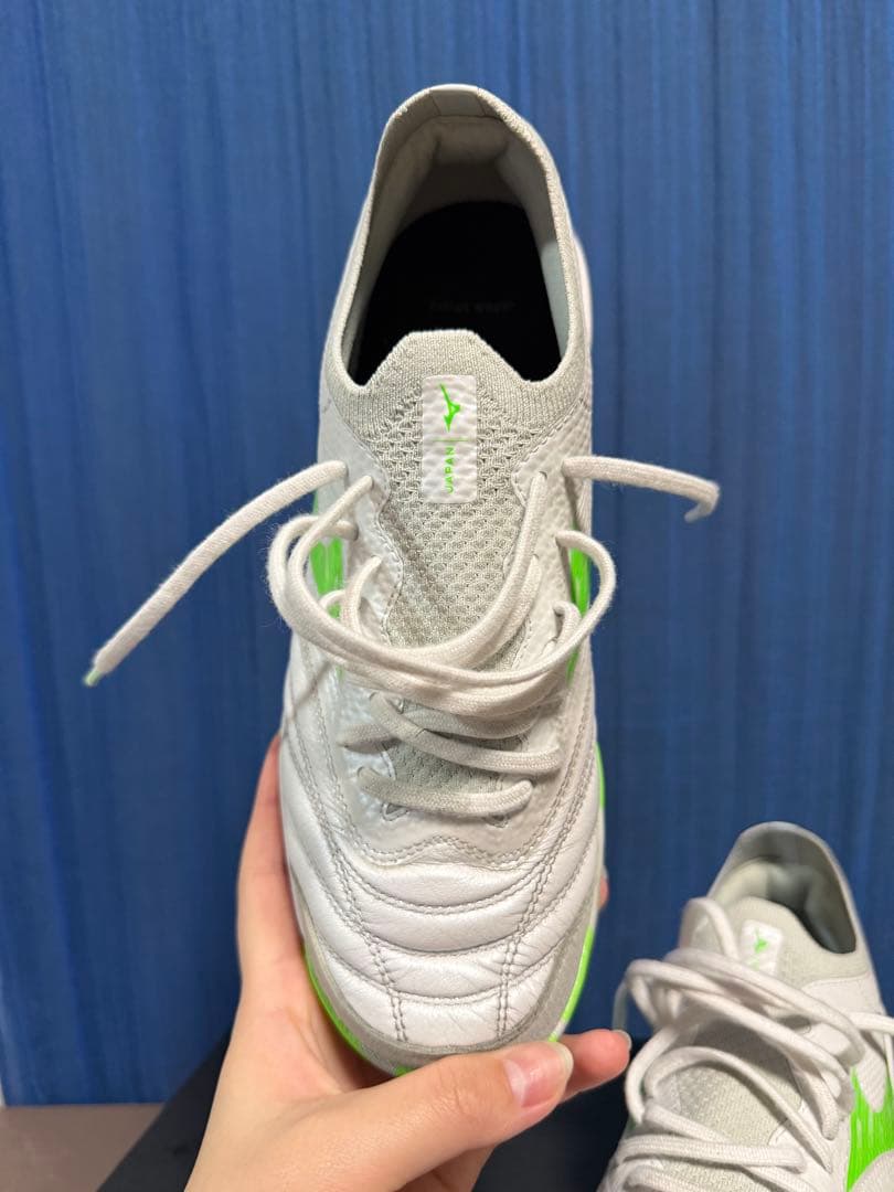 ミズノ　MORELIANEO トレーニングシューズ ホワイト/グリーン　23.5