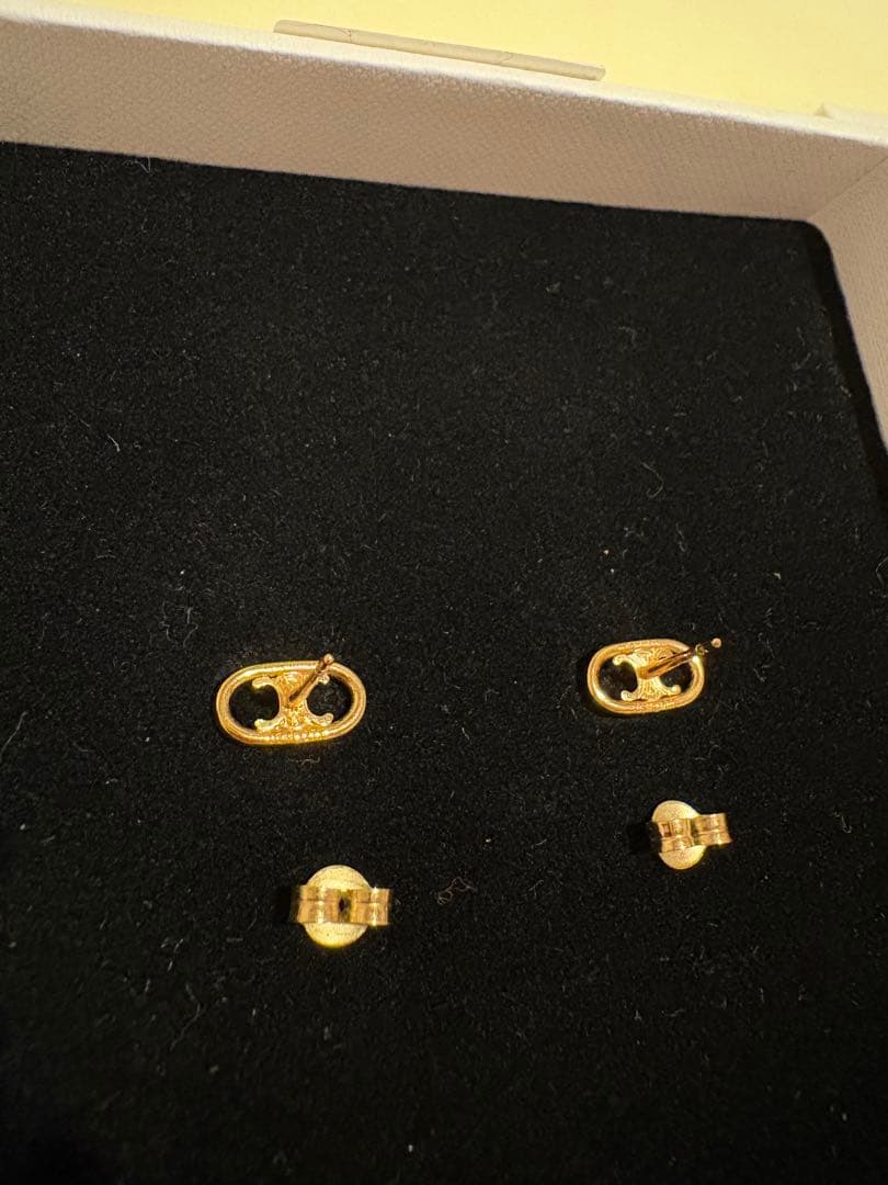 セリーヌ　　CELINE トリオンフピアス　ゴールド