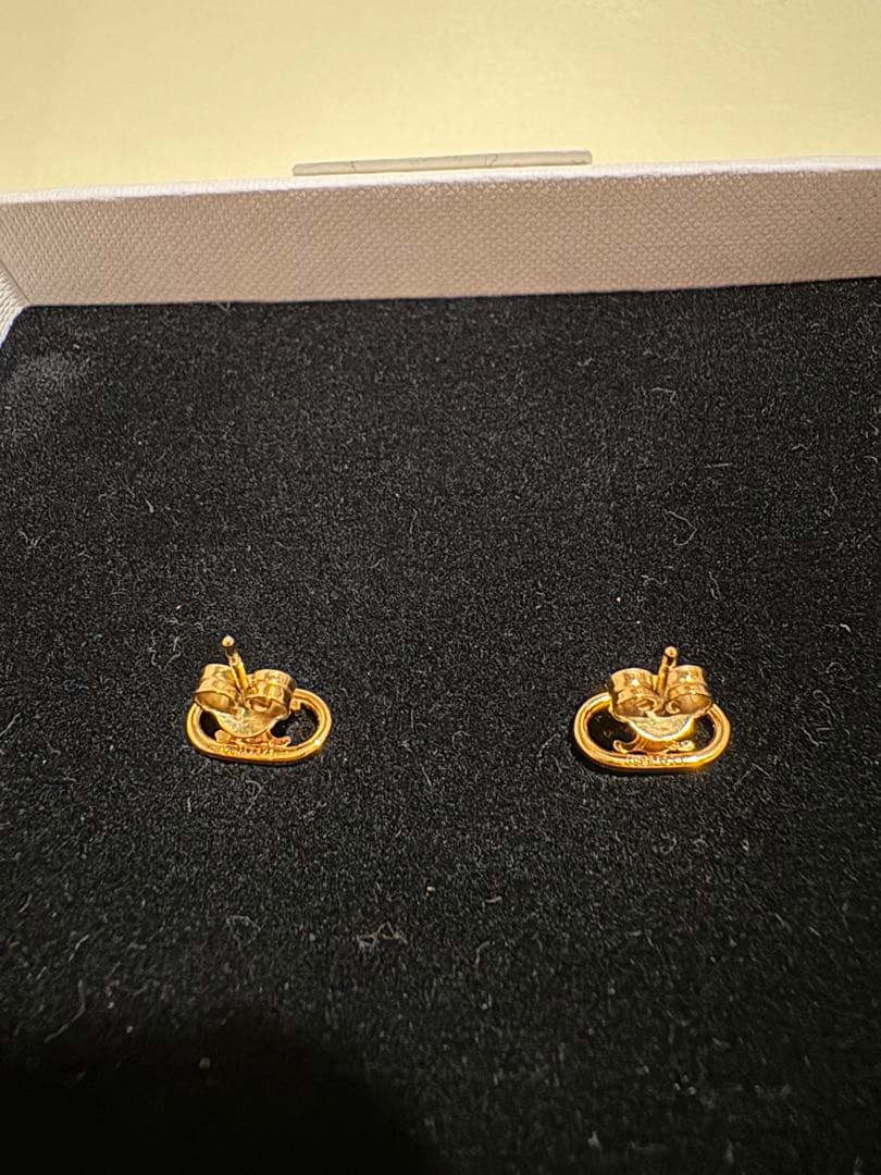 セリーヌ　　CELINE トリオンフピアス　ゴールド