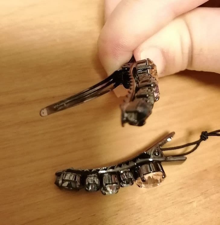 新品コレットマルーフ　クッションクリスタルミディアムクリップ　2点