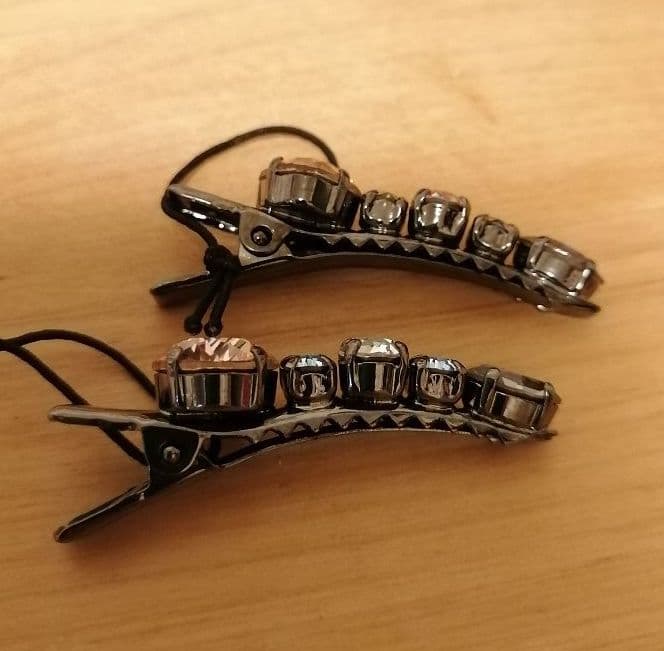 新品コレットマルーフ　クッションクリスタルミディアムクリップ　2点