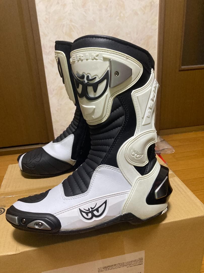 BERIKレーシングブーツBOT-1289A-BKサイズ45