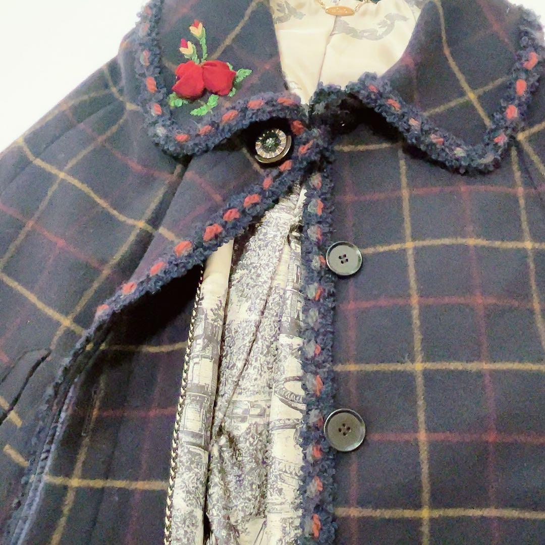 美品 ロイスクレヨン 2013年受注コート マント型ケープコート ルアーナ