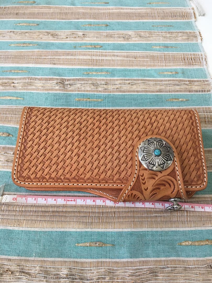 新品訳あり　牛革　サドルレザー　長財布　手彫り