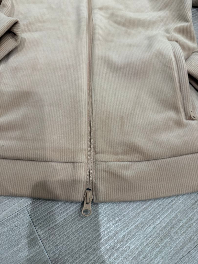 adidas ベージュ ジャケットとスカートセット