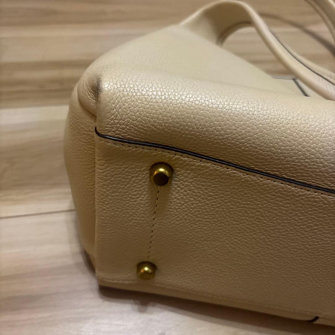 ち*坊様 ベージュ 合成皮革 ハンドバッグ　定価8万6千円