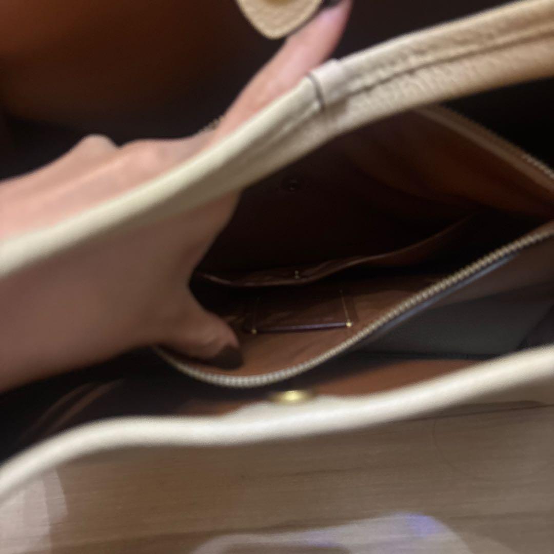 ち*坊様 ベージュ 合成皮革 ハンドバッグ　定価8万6千円