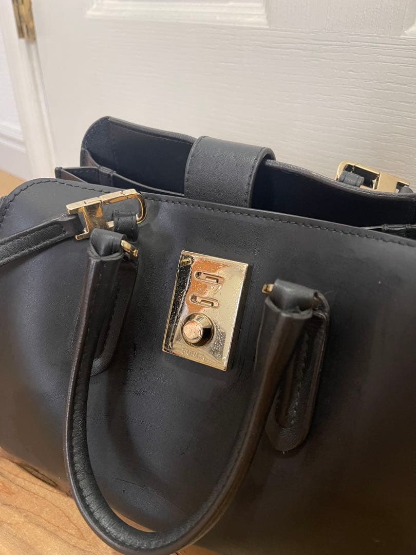 美品　FURLA ショルダーバック　ブラック