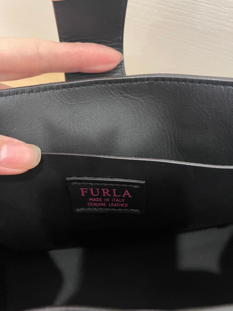 美品　FURLA ショルダーバック　ブラック