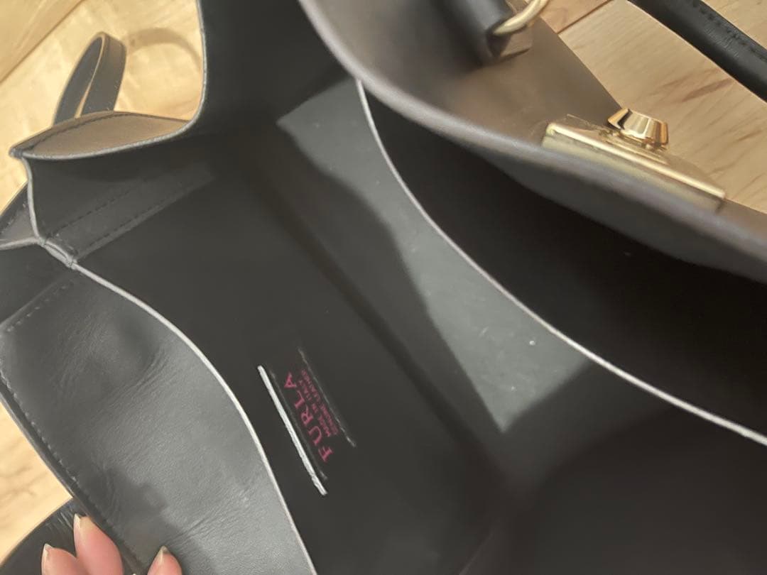 美品　FURLA ショルダーバック　ブラック